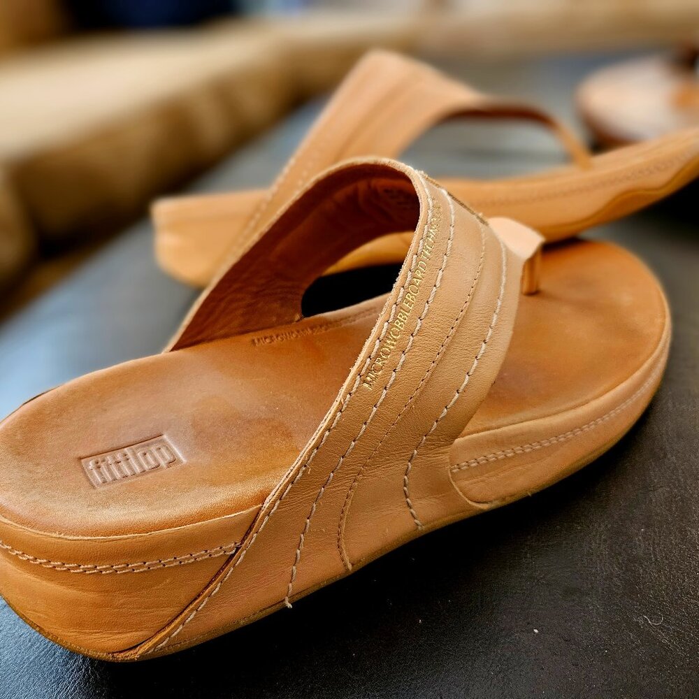 Beautiful leather beige FitFlop toe-post sandals with gold embellishment